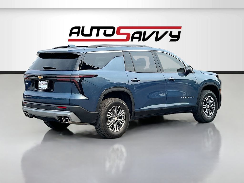 Used 2026 Chevrolet Traverse LT w/ Driver Confidence Package AWD/4WD image 7