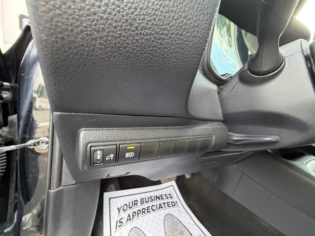 Used 2025 Toyota Corolla LE FWD image 16