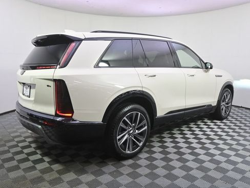 New 2027 Cadillac Vistiq Sport w/ LPO, Floor Liner Package AWD/4WD image 7
