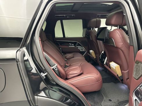 Used 2024 Land Rover Range Rover Autobiography image 4