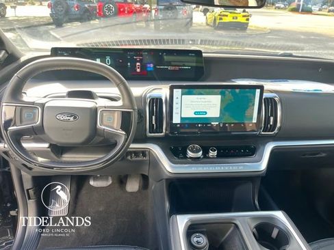 New 2025 Ford Expedition Platinum image 14