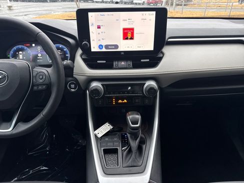 Used 2024 Toyota RAV4 Limited image 17