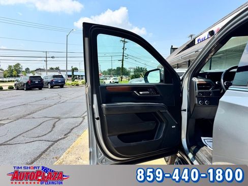 Used 2025 GMC Yukon XL Denali AWD/4WD image 52