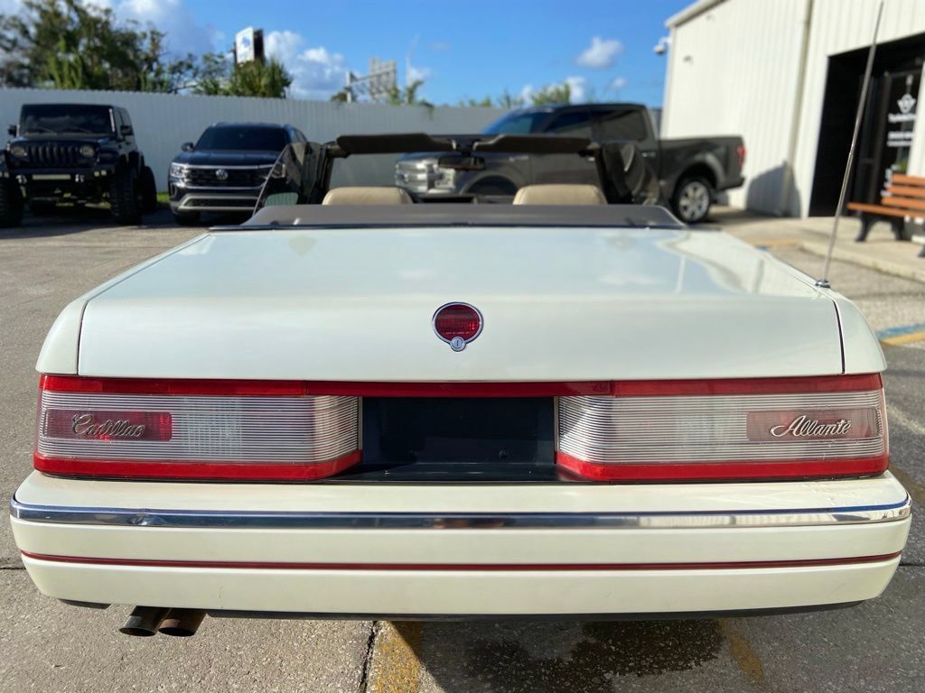 Used 1993 Cadillac Allante FWD image 16