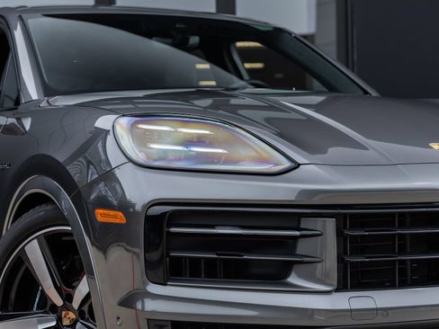 Certified 2025 Porsche Cayenne S w/ Premium Package Plus AWD/4WD image 19