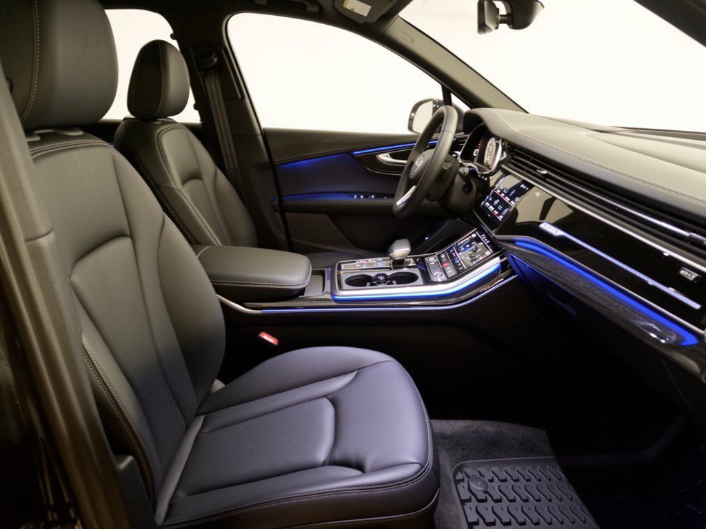 Certified 2025 Audi Q7 2.0T Premium w/ Convenience Plus Package AWD/4WD image 30