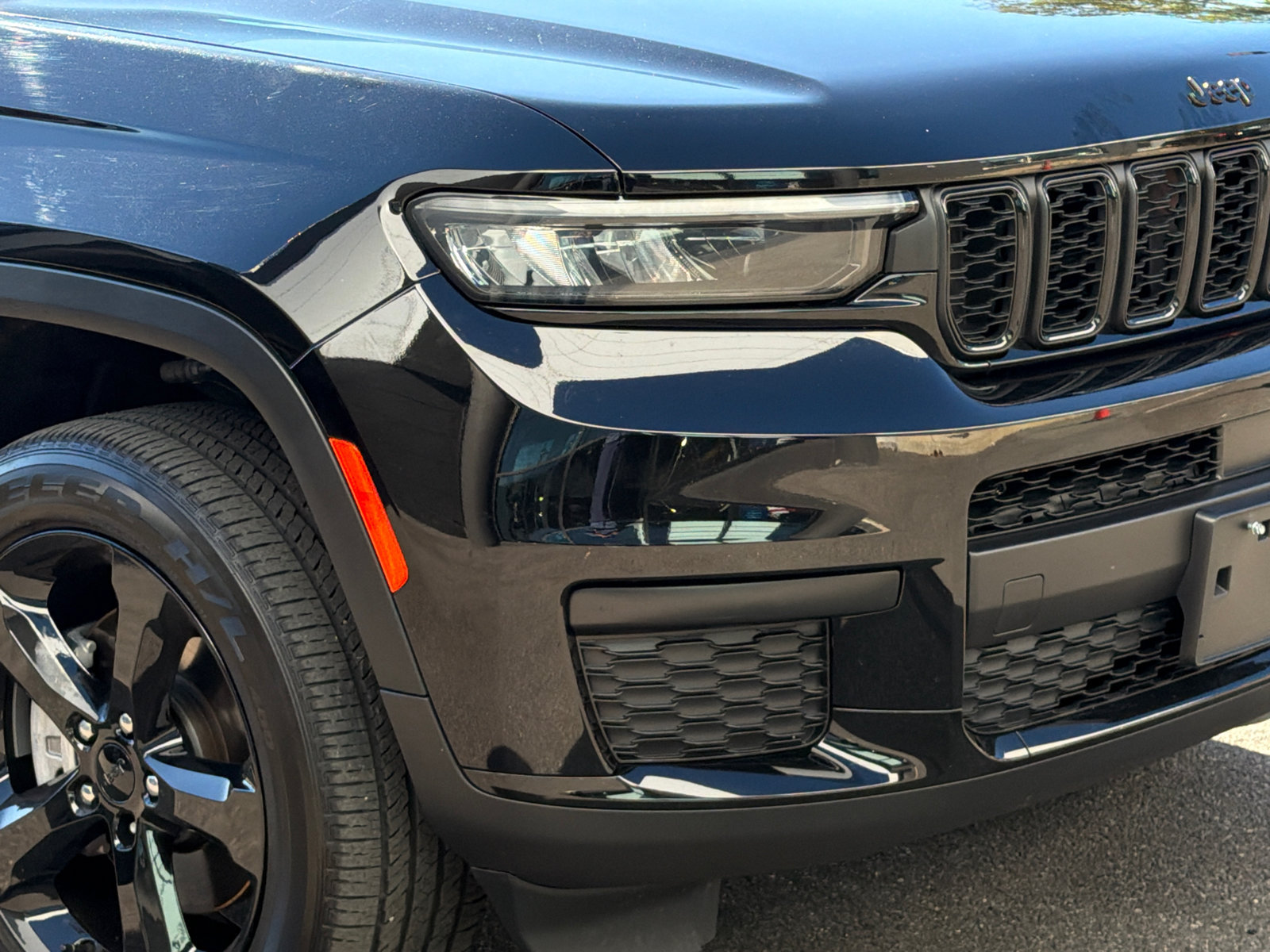 Used 2024 Jeep Grand Cherokee L Altitude AWD/4WD image 8