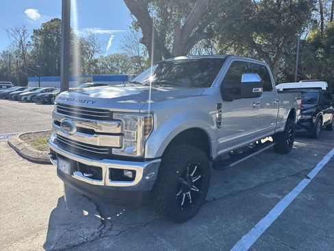 Used 2019 Ford F250 Lariat w/ Chrome Package image 3
