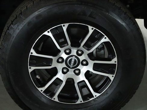 Used 2024 Nissan Titan SV w/ SV Convenience Package image 39