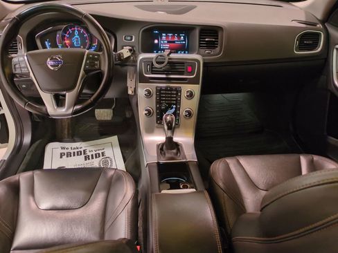 Used 2017 Volvo V60 T5 Cross Country Platinum w/ Climate Package image 16