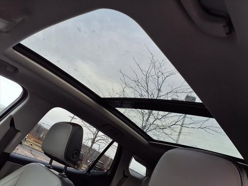 Certified 2022 GMC Terrain SLT w/ Tech Package image 6