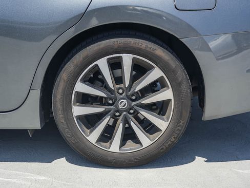 Used 2018 Nissan Altima 2.5 SV FWD image 13