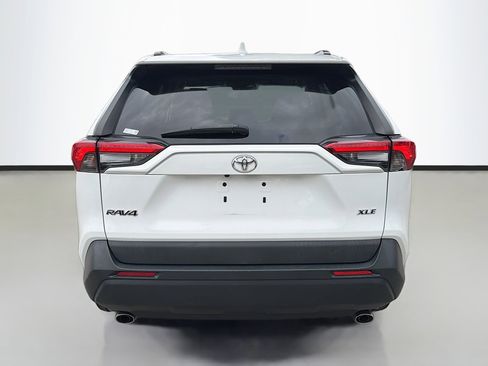 Used 2020 Toyota RAV4 XLE Premium image 4