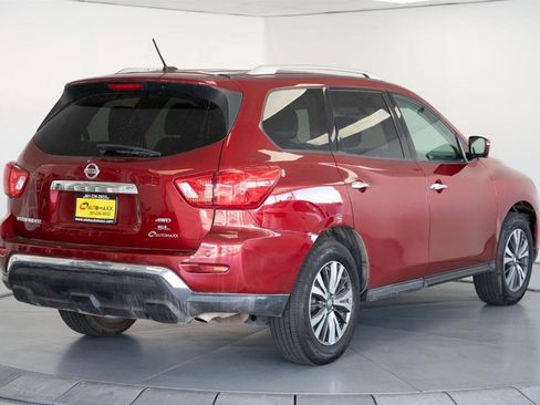 Used 2018 Nissan Pathfinder SL image 7