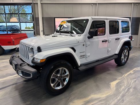 Used 2018 Jeep Wrangler Unlimited Sahara w/ Uconnect 4C Nav & Sound Group image 34