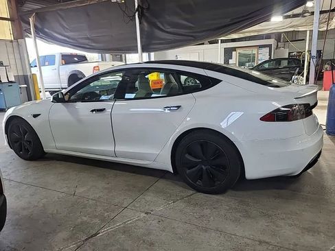 Used 2021 Tesla Model S Plaid image 3