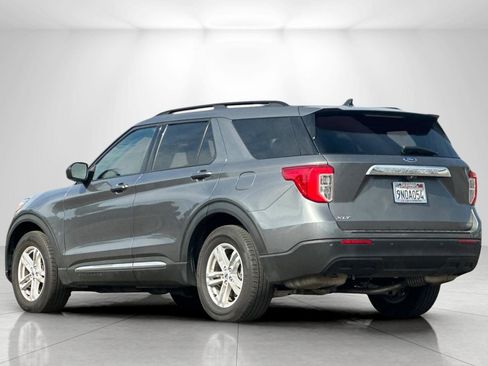 Used 2023 Ford Explorer XLT image 5