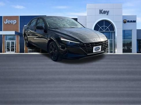 Used 2023 Hyundai Elantra Blue image 9