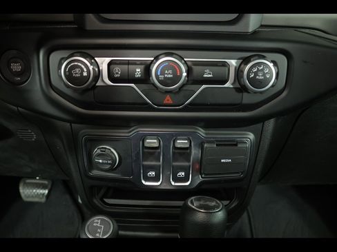 Used 2021 Jeep Wrangler Sport S image 23