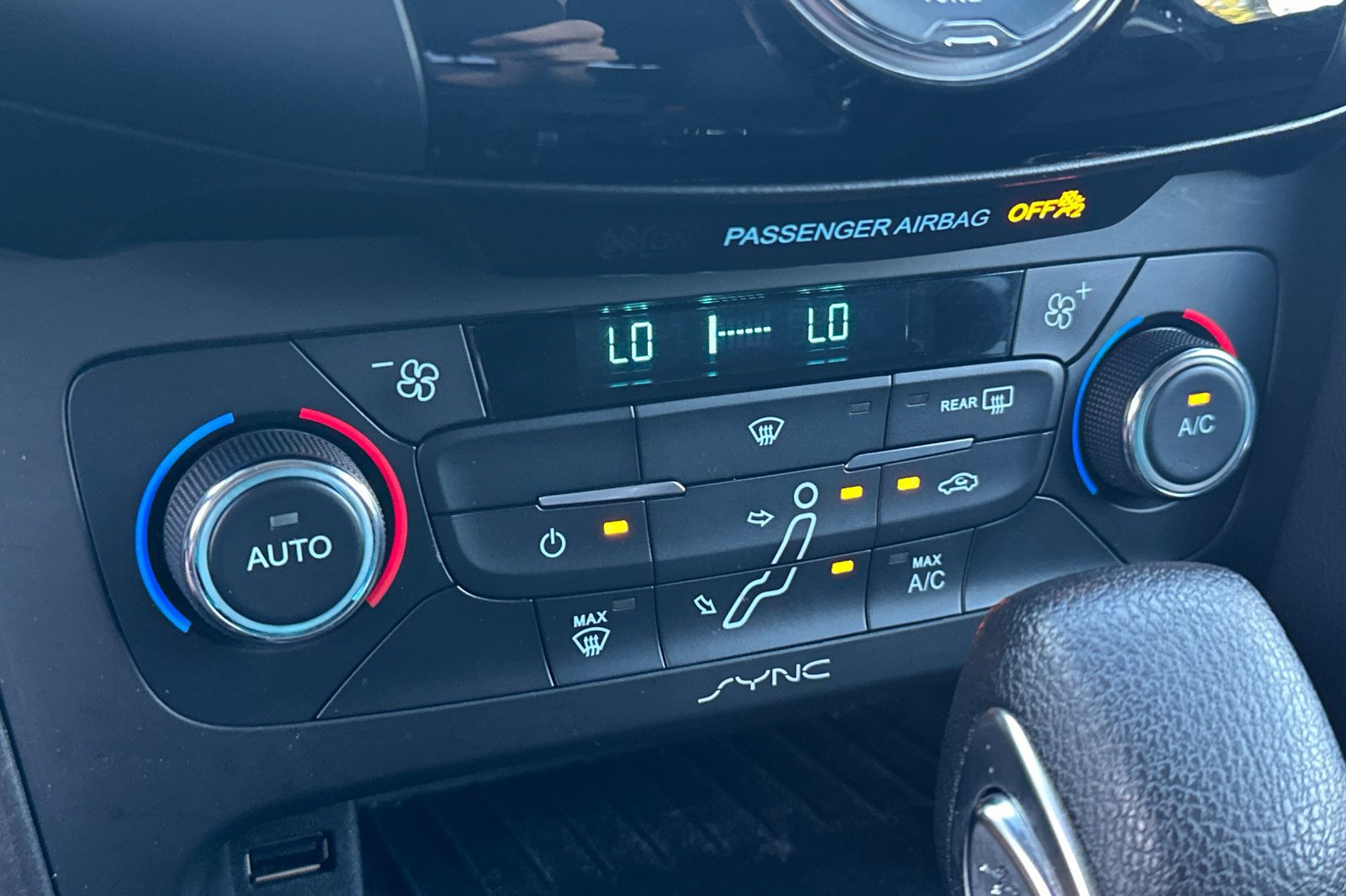 Used 2017 Ford Focus SEL FWD image 19
