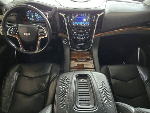 Used 2017 Cadillac Escalade Luxury image 27