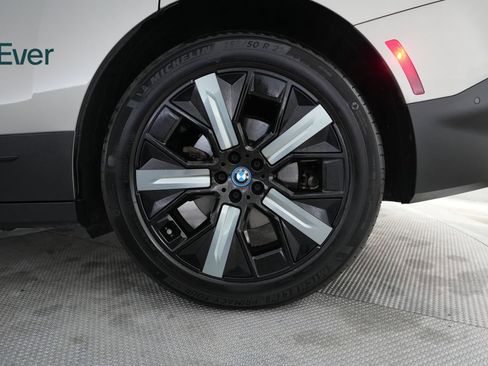 Used 2022 BMW iX xDrive50 w/ Convenience Package AWD/4WD image 9