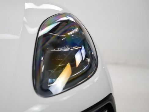 Used 2026 Porsche Macan AWD/4WD image 8