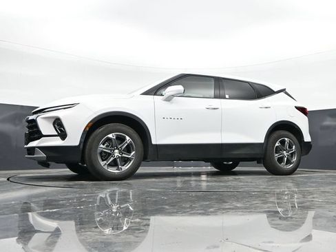 Used 2025 Chevrolet Blazer LT FWD image 37