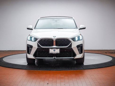 Certified 2025 BMW X2 xDrive28i AWD/4WD image 2