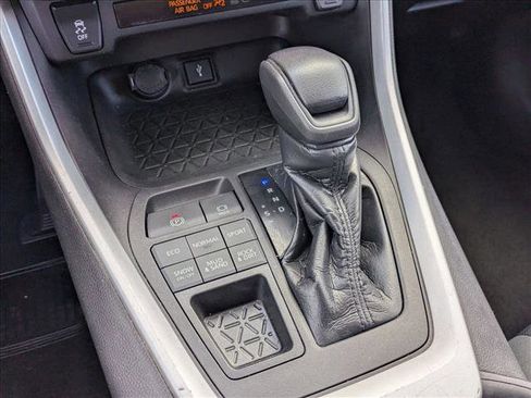 Used 2021 Toyota RAV4 XLE image 12