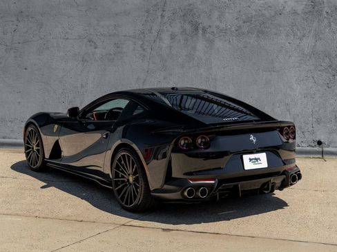 Used 2018 Ferrari 812 Superfast RWD image 2