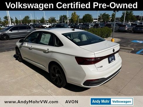Used 2025 Volkswagen Jetta SE w/ Sunroof Package FWD image 4