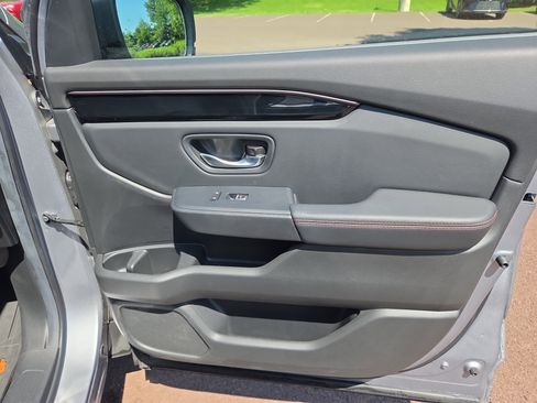 Used 2025 Honda Pilot TrailSport image 17