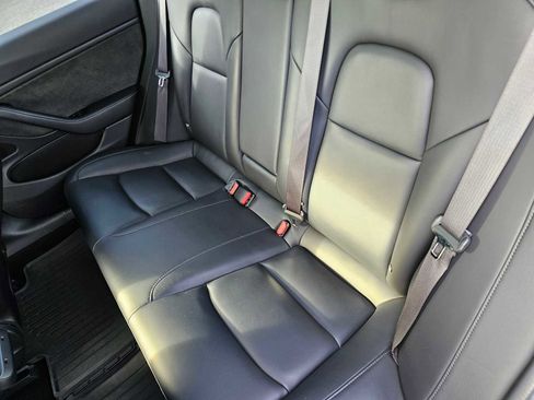 Used 2018 Tesla Model 3 Long Range image 17