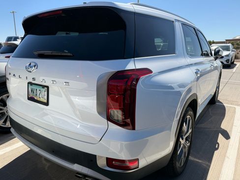 Used 2022 Hyundai Palisade SEL w/ Premium Package FWD image 3