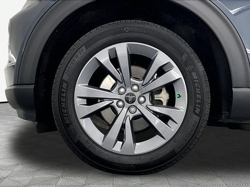 Certified 2023 Ford Explorer XLT w/ Equipment Group 202A AWD/4WD image 9