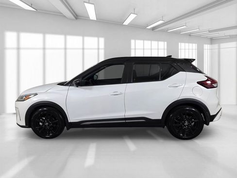 Used 2022 Nissan Kicks SR w/ Premium Package FWD image 4