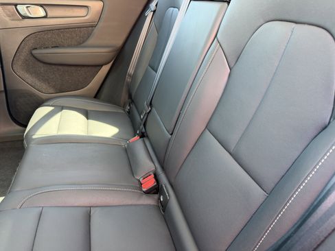 Certified 2024 Volvo XC40 B5 Plus w/ Protection Package Premier image 18