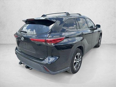 Used 2020 Toyota Highlander XLE FWD image 9