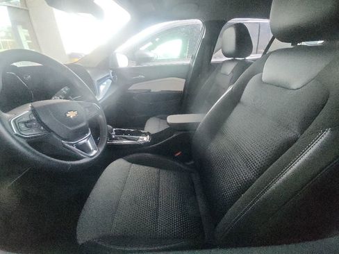 Used 2025 Chevrolet Trax LT w/ LT Convenience Package FWD image 3