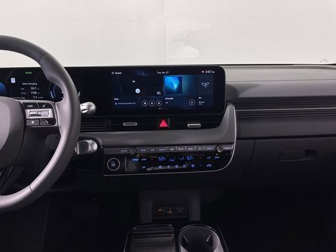 Used 2025 Hyundai Ioniq 5 SEL image 16