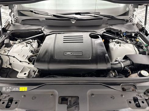 Certified 2025 Land Rover Discovery S image 28