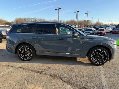 Used 2025 Lincoln Aviator Black Label image 8