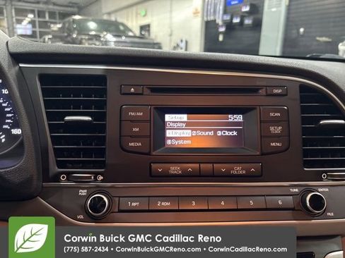 Used 2017 Hyundai Elantra SE image 21