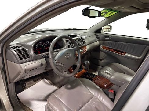 Used 2005 Toyota Camry LE FWD image 9