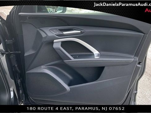 Used 2025 Audi Q5 Premium w/ Convenience Package image 17