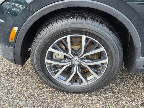 Used 2019 Volkswagen Tiguan SE w/ Panoramic Sunroof Package image 9