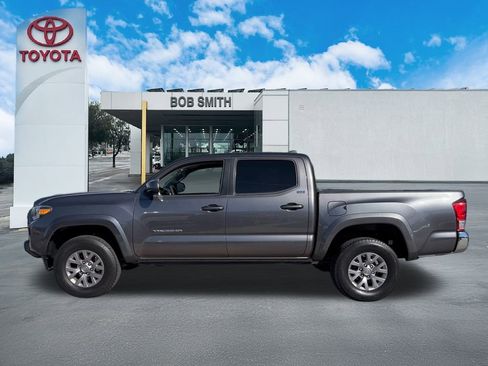 Used 2017 Toyota Tacoma SR5 image 8