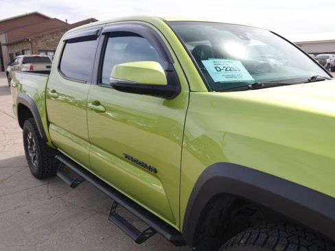 Used 2023 Toyota Tacoma TRD Off-Road w/ TRD Premium Off Road Package AWD/4WD image 11