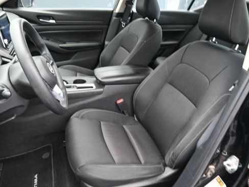 Used 2025 Nissan Altima 2.5 SV FWD image 22